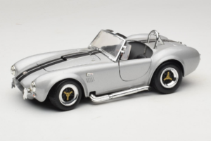 Shelby Cobra 427S/C Silber Mit Schwarzen Streifen Road Signature 1:18 92058 Metall