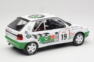 Skoda Felicia Kit Car #19 P. Sibera / P. Gross Tour de Corse 1995 IXO 1:18 18RMC149B Metall – Bild 2 von 6