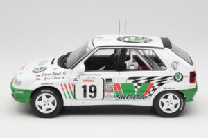 Skoda Felicia Kit Car #19 P. Sibera / P. Gross Tour de Corse 1995 IXO 1:18 18RMC149B Metall – Bild 3 von 6
