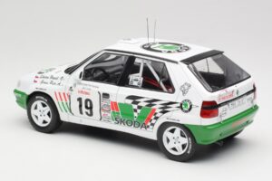 Skoda Felicia Kit Car #19 P. Sibera / P. Gross Tour de Corse 1995 IXO 1:18 18RMC149B Metall – Bild 5 von 6
