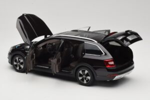 Skoda Octavia Mk4 Combi Braun Paudi Model 1:18 ZMR000005BRA Metall – Bild 5 von 8