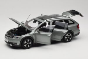 Skoda Octavia Mk4 Combi Grün Paudi Model 1:18 ZMR000005GRU Metall – Bild 2 von 8