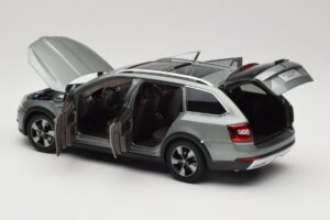 Skoda Octavia Mk4 Combi Grün Paudi Model 1:18 ZMR000005GRU Metall – Bild 5 von 8