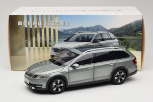 Skoda Octavia Mk4 Combi Grün Paudi Model 1:18 ZMR000005GRU Metall – Bild 8 von 8
