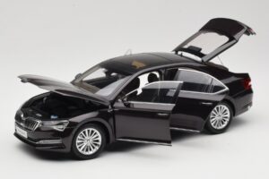 Skoda Superb Mk3 Schwarz Paudi Model 1:18 ZSS000006BLA Metall – Bild 2 von 8
