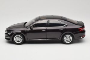 Skoda Superb Mk3 Schwarz Paudi Model 1:18 ZSS000006BLA Metall – Bild 4 von 8