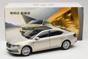 Skoda Superb Mk3 Gold Paudi Model 1:18 ZSS000006GOLD Metall – Bild 8 von 8