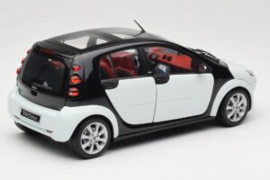 Smart Forfour Weiss Kyosho 1:18 0019141V001C01Q00 Metall – Bild 3 von 8