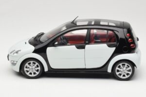 Smart Forfour Weiss Kyosho 1:18 0019141V001C01Q00 Metall – Bild 4 von 8