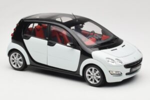 Smart Forfour Weiss Kyosho 1:18 0019141V001C01Q00 Metall – Bild 6 von 8