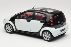 Smart Forfour Weiss Kyosho 1:18 0019141V001C01Q00 Metall – Bild 7 von 8