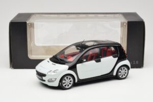 Smart Forfour Weiss Kyosho 1:18 0019141V001C01Q00 Metall – Bild 8 von 8
