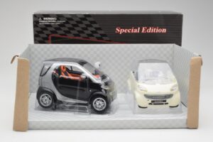 Smart Fortwo Schwarz & Weiss Maisto 1:18 56045 Metall – Bild 2 von 3