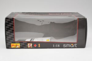 Smart Fortwo Schwarz & Weiss Maisto 1:18 56045 Metall – Bild 3 von 3