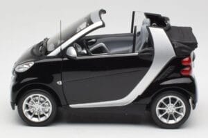 Smart Fortwo Cabrio W451 Schwarz & Silber Minichamps 1:18 Q0022566V001C18Q00 Metall – Bild 4 von 8