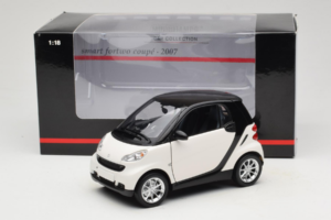 Smart Fortwo 451 Coupe Weiss Schwarz Minichamps 1:18 150036302 Metall – Bild 8 von 8