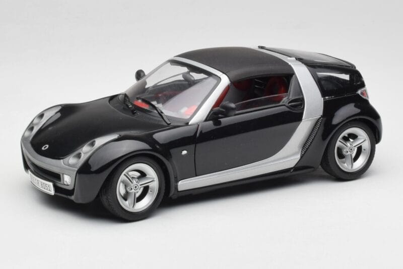 Smart Roadster Dunkelblau Bburago 1:18 34917 Metall