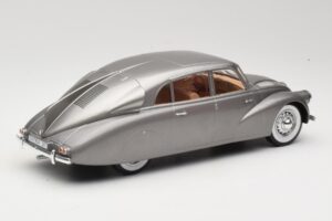 Tatra 87 Grau MCG 1:18 MCG18068 Metall – Bild 2 von 6