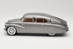 Tatra 87 Grau MCG 1:18 MCG18068 Metall – Bild 3 von 6