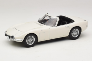 Toyota 2000 GT Cabriolet Weiss James Bond Collection AUTOart 1:18 78731 Metall