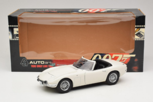 Toyota 2000 GT Cabriolet Weiss James Bond Collection AUTOart 1:18 78731 Metall – Bild 8 von 8