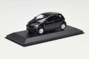 Toyota Aygo AB10 Schwarz Minichamps 1:43 400166401 Metall – Bild 2 von 4