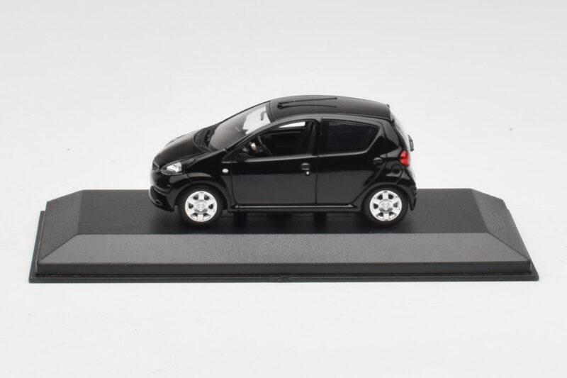 Toyota Aygo AB10 Schwarz Minichamps 1:43 400166401 Metall