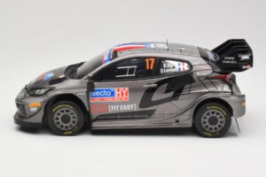 Toyota GR Yaris Rally1 #17 Toyota Gazoo Racing WRT S. Ogier / V. Landais Rally Finland 2024 IXO 1:18 18RMC216 Metall – Bild 3 von 6