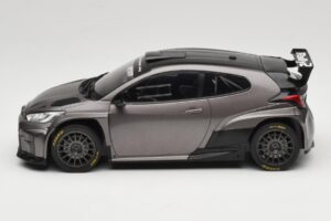 Toyota GR Yaris Rally2 Grau IXO 1:18 18CMC210 Metall – Bild 3 von 6
