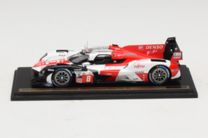 Toyota GR010 Hybrid Hypercar #8 S. Buemi / B. Hartley / R. Hirakawa Toyota Gazoo Racing 24 Hours of Le Mans 2023 Spark 1:43 T – Bild 2 von 4