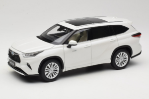 Toyota Highlander XU70 Weiss OEM 1:18 26071-2011 Metall