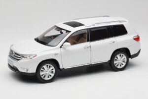 Toyota Highlander XU40 Weiss Paudi Model 1:18 2043612-W1 Metall