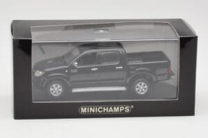 Toyota Hilux Schwarz Minichamps 1:43 400166662 Metall – Bild 4 von 4
