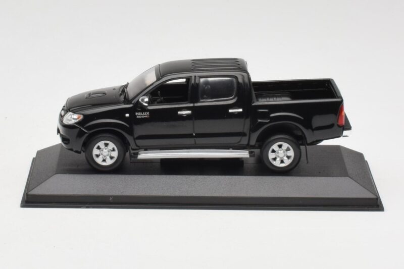 Toyota Hilux Schwarz Minichamps 1:43 400166662 Metall