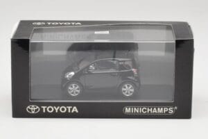 Toyota iQ Schwarz Mica Minichamps 1:43 403166803 Metall – Bild 4 von 4