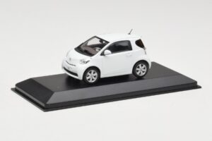 Toyota iQ Weiss Minichamps 1:43 TOYOTA009 Metall – Bild 2 von 4