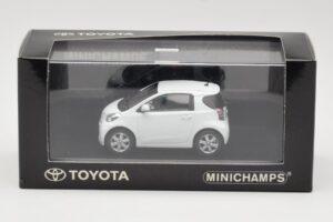 Toyota iQ Weiss Minichamps 1:43 TOYOTA009 Metall – Bild 4 von 4