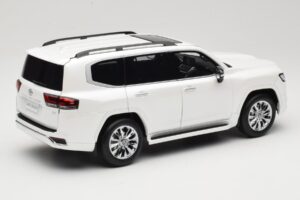 Toyota Land Cruiser J300 ZX Weiss LCD 1:18 LCD18013-ZX-WH Metall – Bild 3 von 8