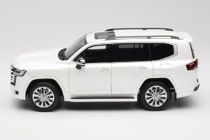 Toyota Land Cruiser J300 ZX Weiss LCD 1:18 LCD18013-ZX-WH Metall – Bild 4 von 8