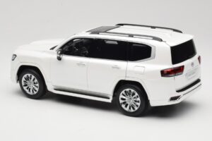 Toyota Land Cruiser J300 ZX Weiss LCD 1:18 LCD18013-ZX-WH Metall – Bild 7 von 8