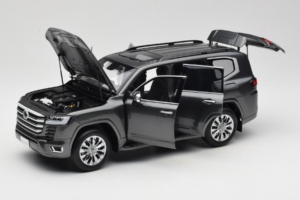 Toyota Land Cruiser LC300 ZX Grau LCD 1:18 LCD18013-ZX-GR Metall – Bild 2 von 8