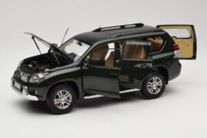 Toyota Land Cruiser Prado J150 Grün Paudi Model 1:18 623132-GR Metall – Bild 2 von 8