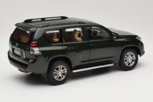 Toyota Land Cruiser Prado J150 Grün Paudi Model 1:18 623132-GR Metall – Bild 3 von 8