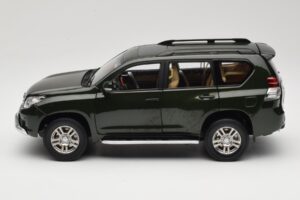 Toyota Land Cruiser Prado J150 Grün Paudi Model 1:18 623132-GR Metall – Bild 4 von 8
