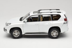 Toyota Land Cruiser Prado J150 Weiss Paudi Model 1:18 623132-WH Metall – Bild 4 von 8
