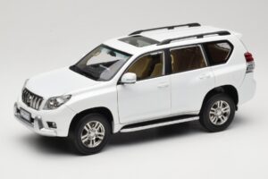 Toyota Land Cruiser Prado J150 Weiss Paudi Model 1:18 623132-WH Metall