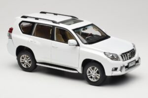 Toyota Land Cruiser Prado J150 Weiss Paudi Model 1:18 623132-WH Metall – Bild 6 von 8