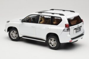 Toyota Land Cruiser Prado J150 Weiss Paudi Model 1:18 623132-WH Metall – Bild 7 von 8