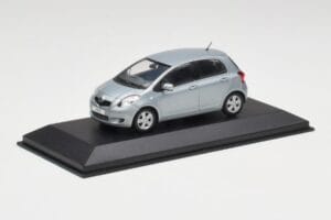Toyota Yaris Mk2 Glacier Blau Minichamps 1:43 TOYOTA001 Metall – Bild 2 von 4
