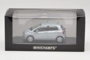 Toyota Yaris Mk2 Glacier Blau Minichamps 1:43 TOYOTA001 Metall – Bild 4 von 4